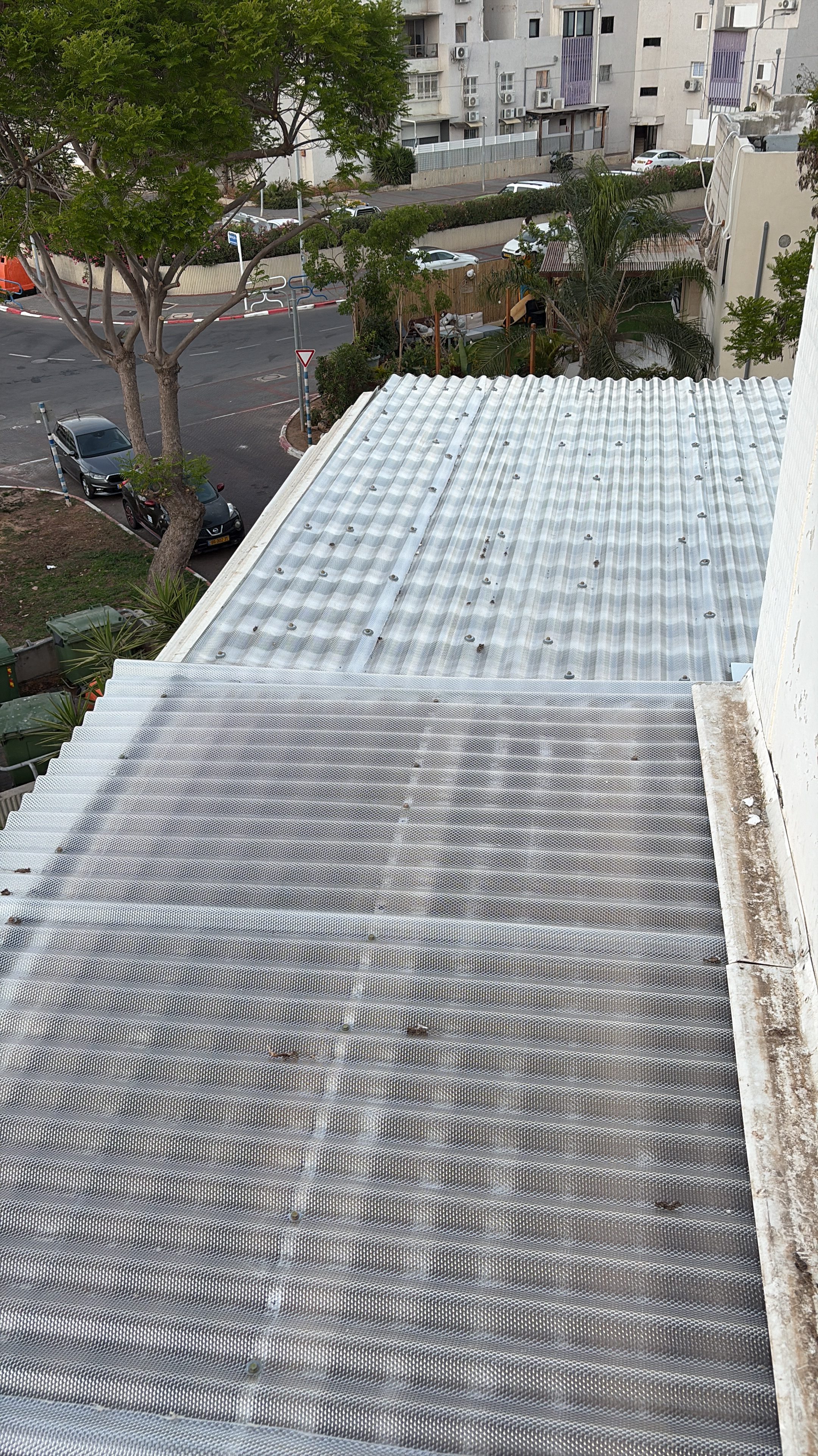 קירוי חוץ בלוחות גליים לאחר התקנה – המלצת לקוח עומבר